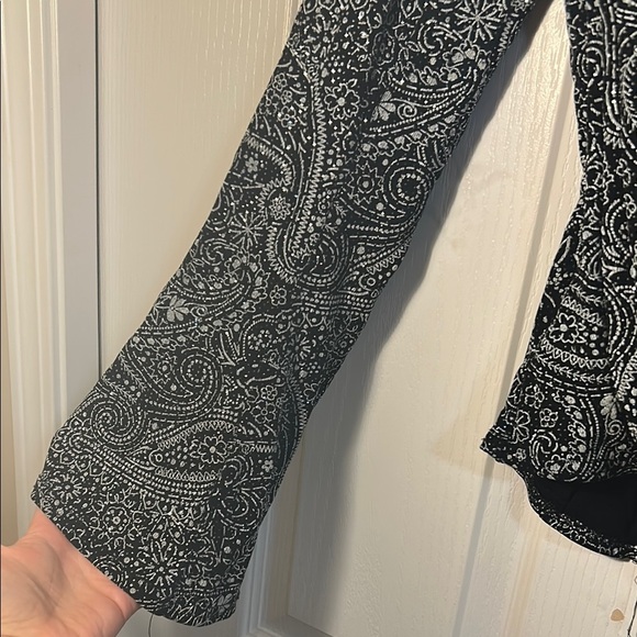 90’s Black and Silver Paisley Sparkly Wrap Top - Picture 5 of 6